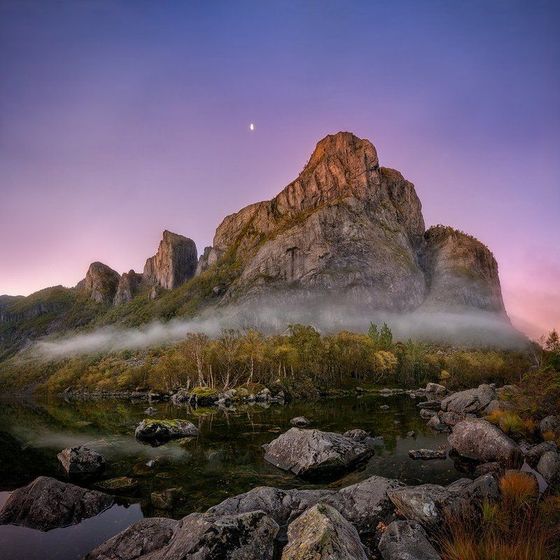 Утром у подножья Torkjelsknutenphoto preview