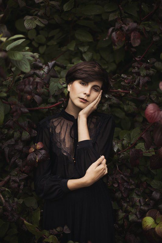 Девушка, Кружева, Листья, Стрижка, Черное платье ****photo preview