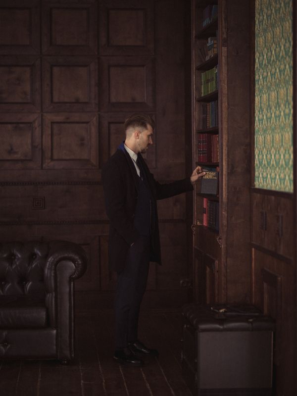 кадр из фильма острые козырьки, постановочное фото, мужчина, портрет, кепки, кино, фильм, сериал, винтаж Выборphoto preview