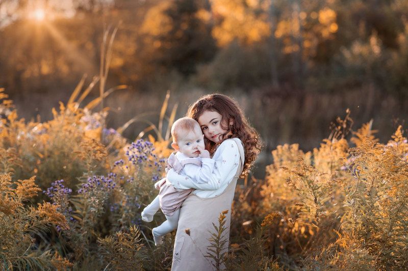 kids, baby, girls, family, spring, march, day light, sun, gold, red hairs, sisters, sunshine, love, Toronto, Moscow, Kostroma, New York, Canada, Nature, lockdown, face, portrait, flowers, warm, forest, March break Springphoto preview