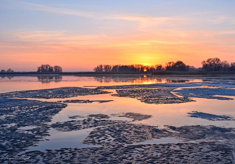 март, рассвет, утро, восход, река, лёд Геометрия мартаphoto preview