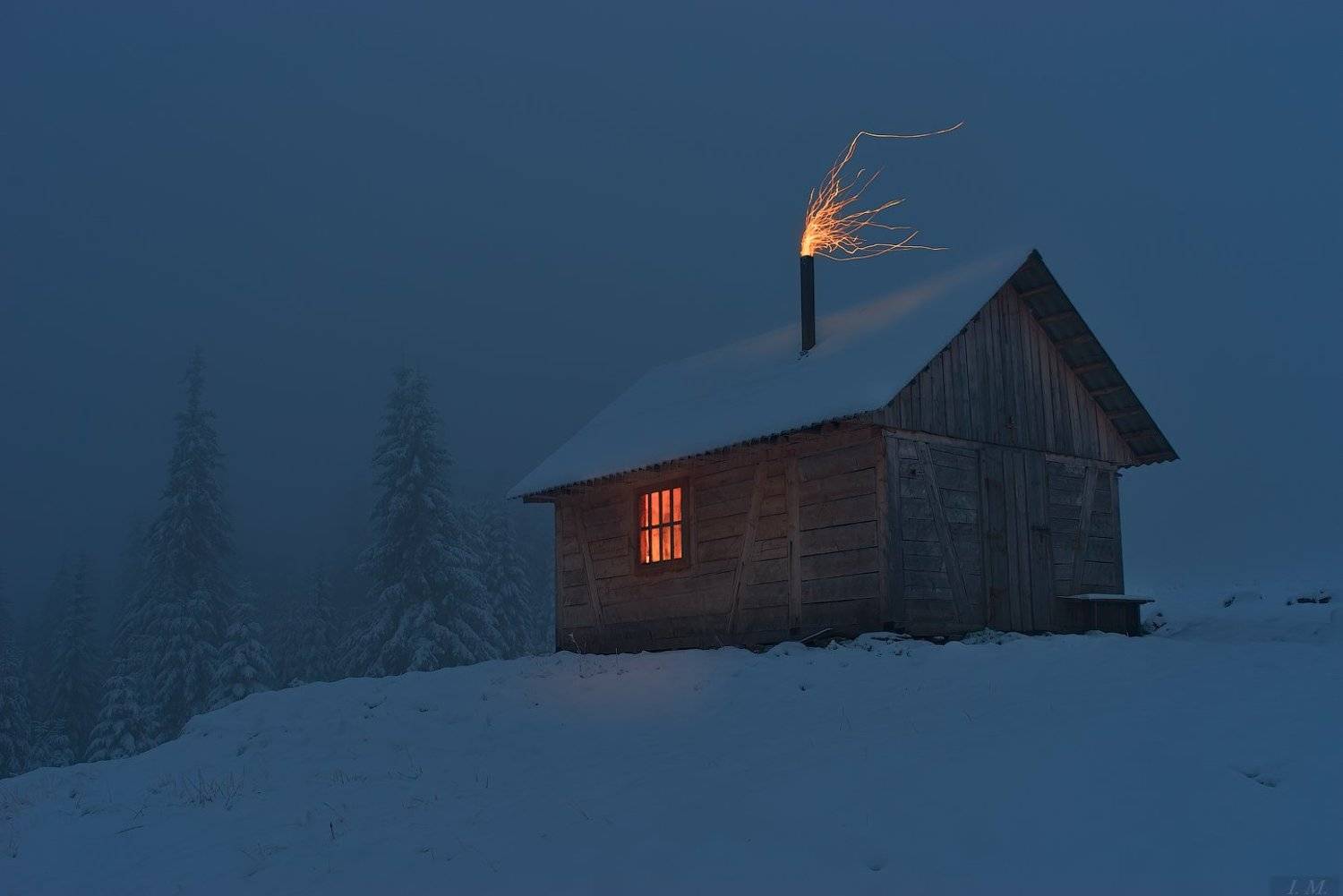 сумерки, одиночество, хижина, свет, горы, ели, снег, туман, искры, пейзаж, mountains, landscape, flame, light, loneliness, twilight, hut, pine, trees, fog, misty, foggy, Ivan Maljarenko