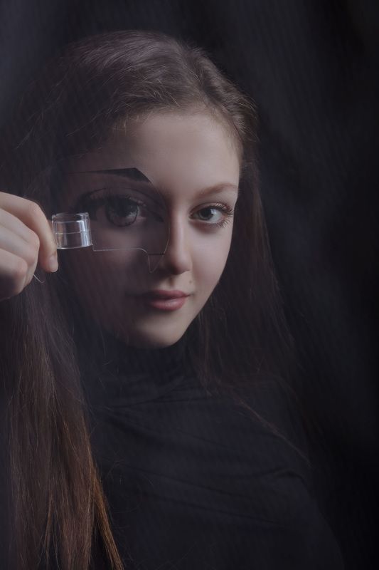 Девушка глаза портрет красота фотопортрет  Смотрю на тебя пристальноphoto preview