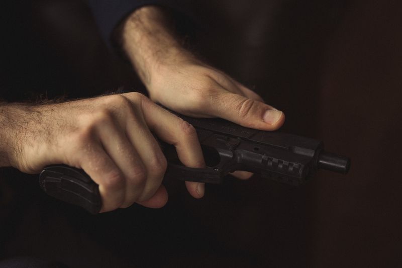 кадр из фильма острые козырьки, постановочное фото, мужчина, портрет, кепки, кино, фильм, сериал, винтаж Деталиphoto preview