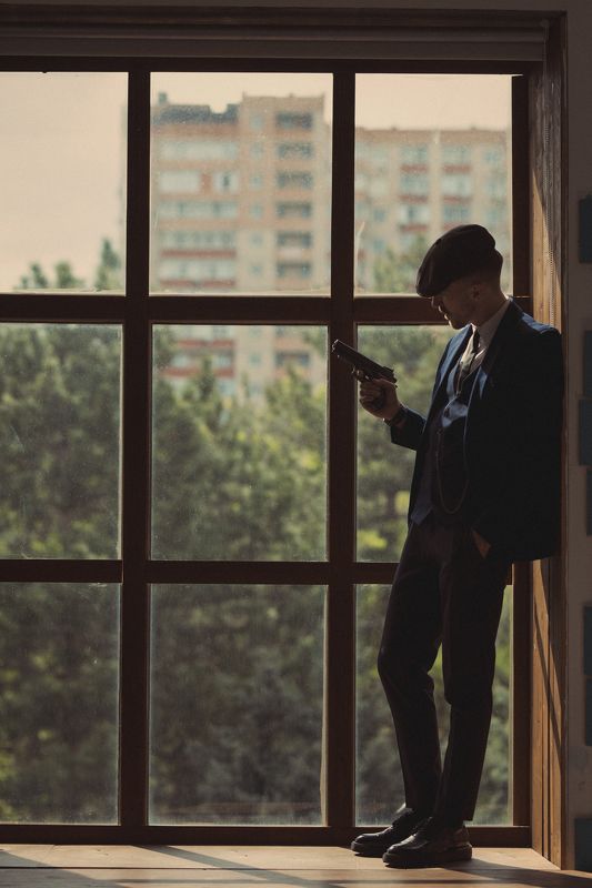 кадр из фильма острые козырьки, постановочное фото, мужчина, портрет, кепки, кино, фильм, сериал, винтаж Готовностьphoto preview