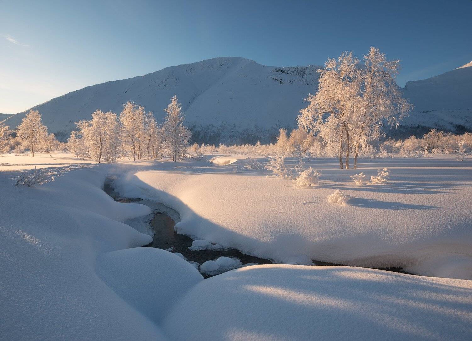 Река Вудъяврйок. Автор: Виталий Истомин пейзаж,хибины,горы,россия,кольский,север,свет,рассвет,река, Виталий Истомин