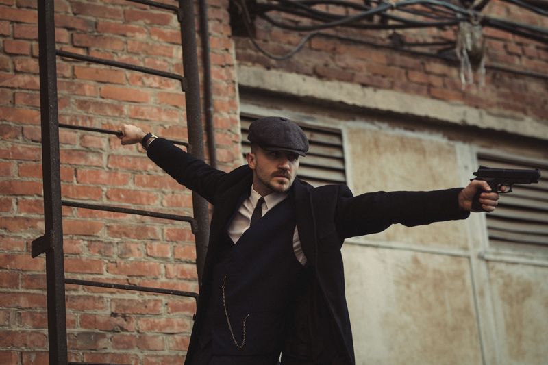 кадр из фильма острые козырьки, постановочное фото, мужчина, портрет, кепки, кино, фильм, сериал, винтаж Погоняphoto preview