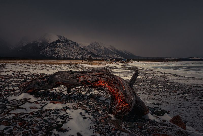 зима, берег, коряга, костер, снег, камни, лед, торос, байкал Костёр вечностиphoto preview