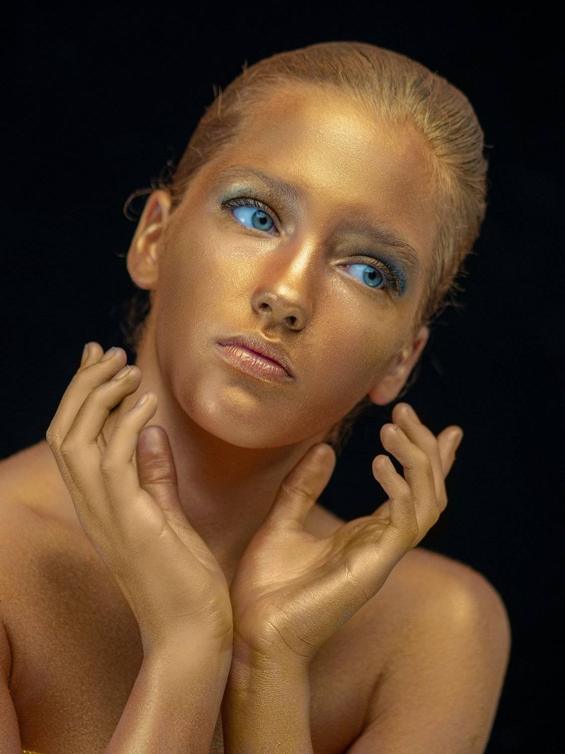 Золотая девочка. Автор: Михаил бодиарт, Михаил