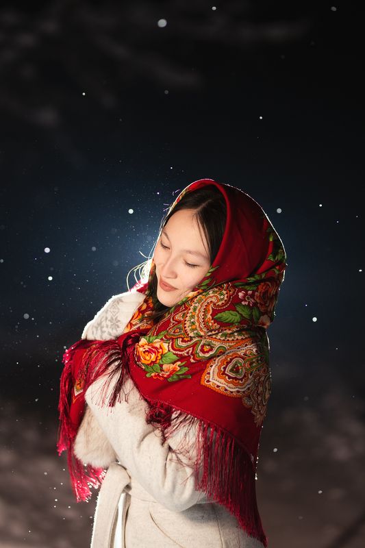 девушка, портрет, зима, платок, фото , контровой свет, вспышка, фото со вспышкой, снег, матрёшка, боярыня, старорусский стиль, женщина, photo preview