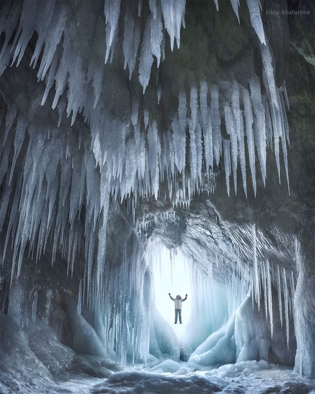 Байкал, лед, сосульки, пещера, грот, зима Грот Анатоличаphoto preview