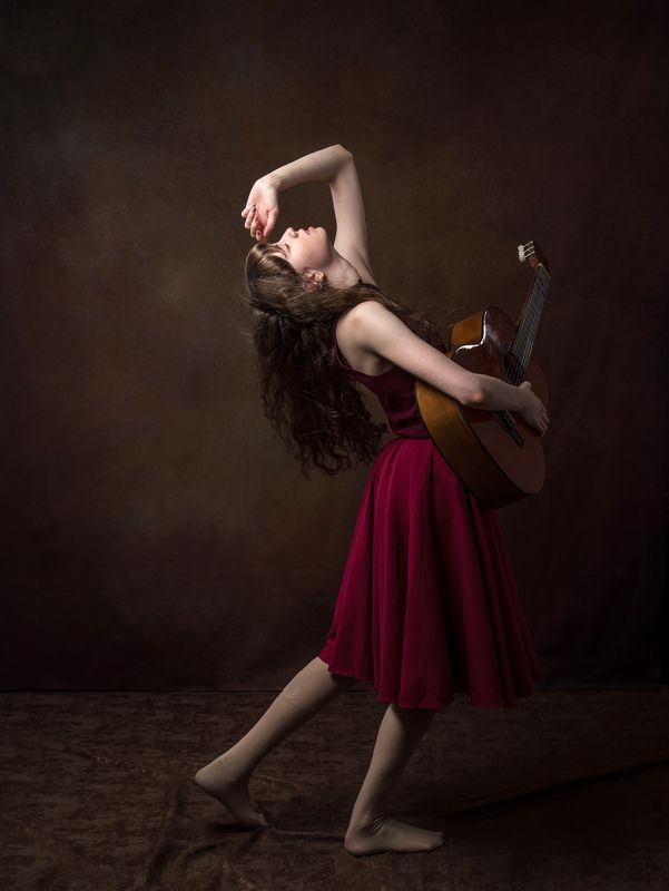 девушка с гитарой Гитаристкаphoto preview