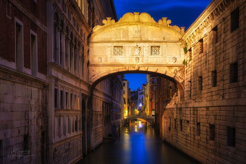 italy. venice, bridge, canal, night, evening Breathphoto preview
