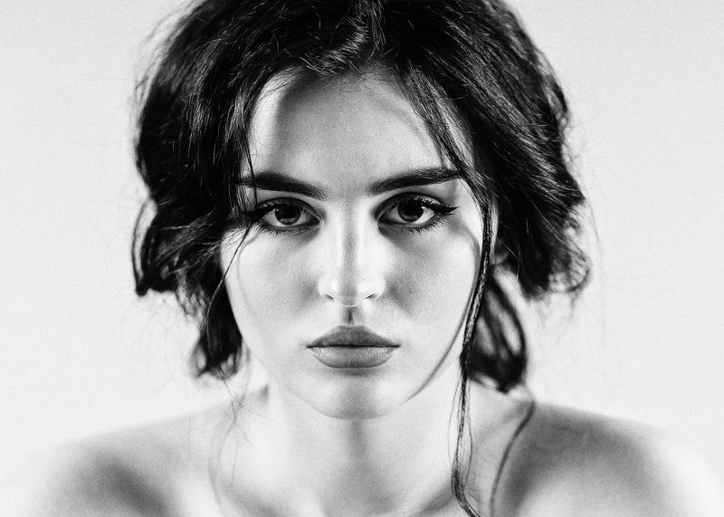 портрет, жениский портре, модель, студийное фото, черно белое, взгляд, крупный портрет, девушка Дианаphoto preview