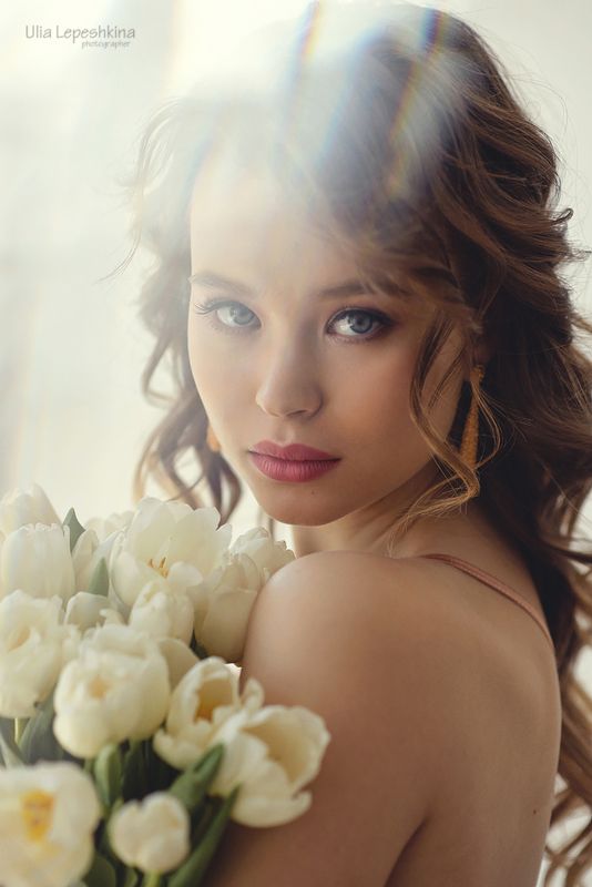 женская фотосессия нежность романтика красивая девушка тюльпаны Нежностьphoto preview