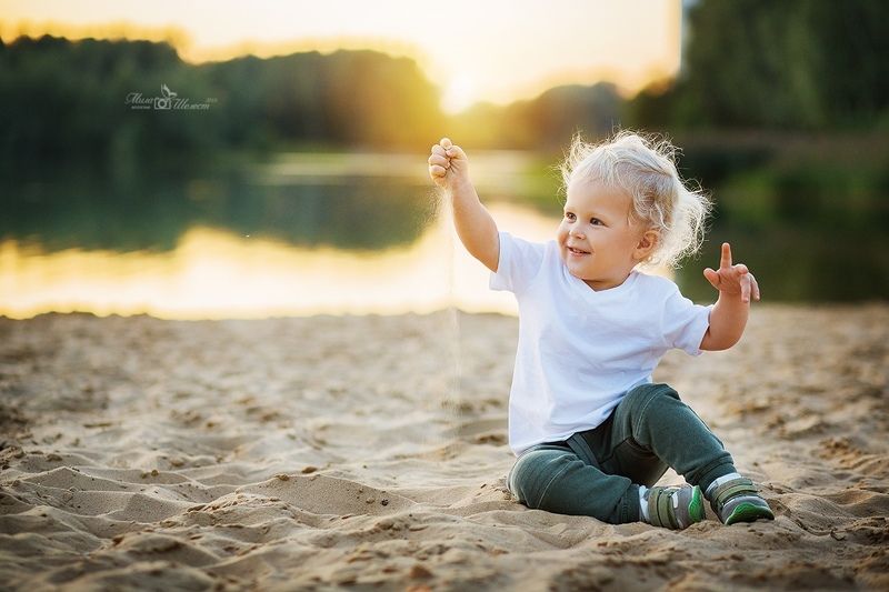 лето, закат, солнце, мальчик, ребенок, портрет, милый, красивый, блондин, песок, пляж, озеро, солнце ***photo preview
