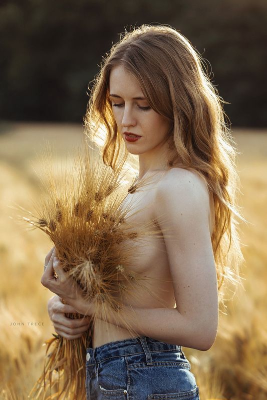 girl outdoor beautiful  Golden fieldsphoto preview