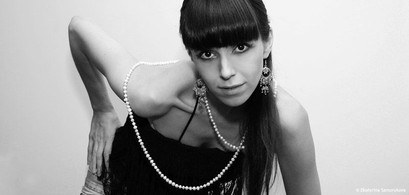 девушка, бусы, чб, жемчуг photo preview