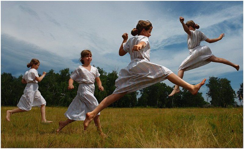 лето, поле, небо, девочка, танец. перун Танец Перунаphoto preview