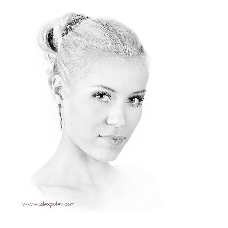 high key,девушка,глаза,портрет,белое,черное,свет,тень High keyphoto preview