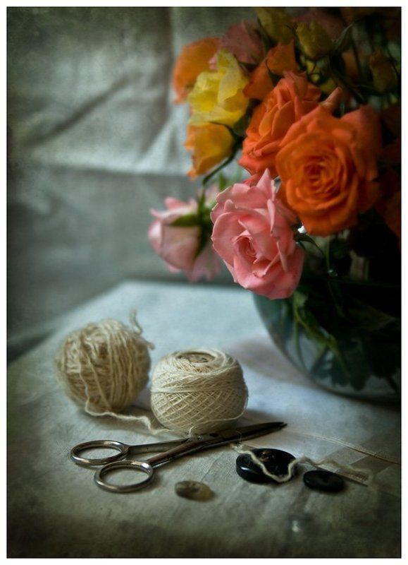 Нитки ножницы и розы...photo preview
