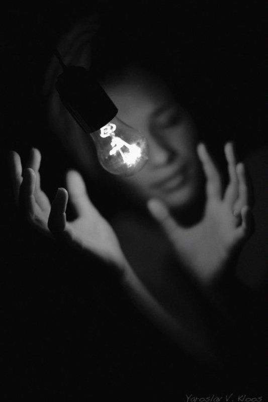 лампочка, руки * * *photo preview