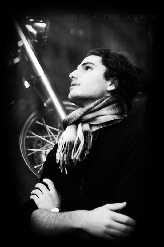 чб, парень, город photo preview