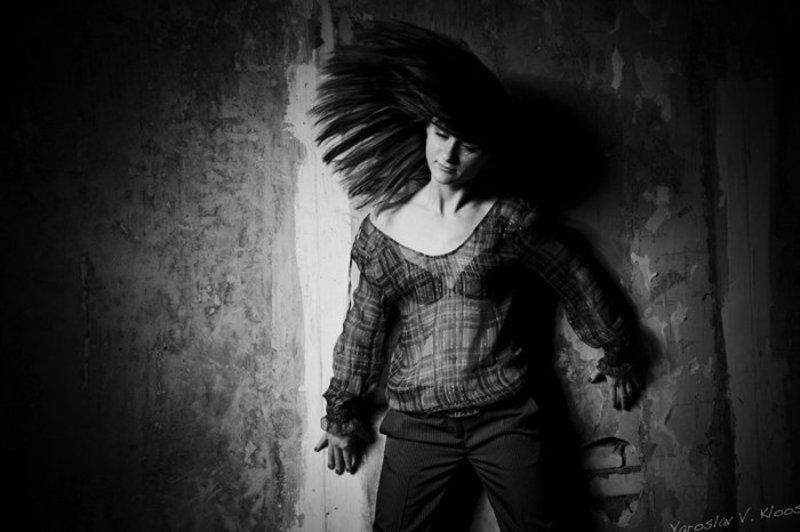 стена, девушка, волосы Крися...photo preview