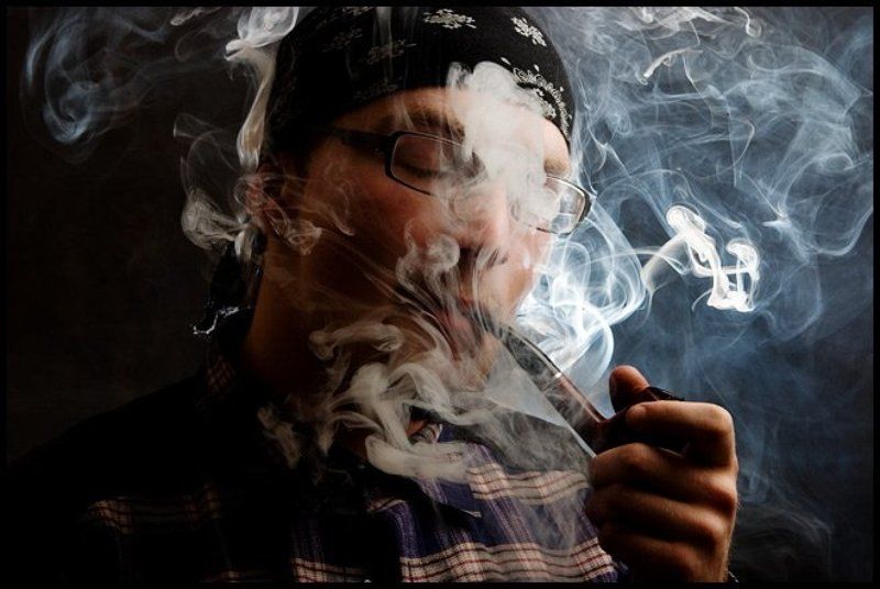 курить, трубку, дым, студия Здоровью вредитьphoto preview