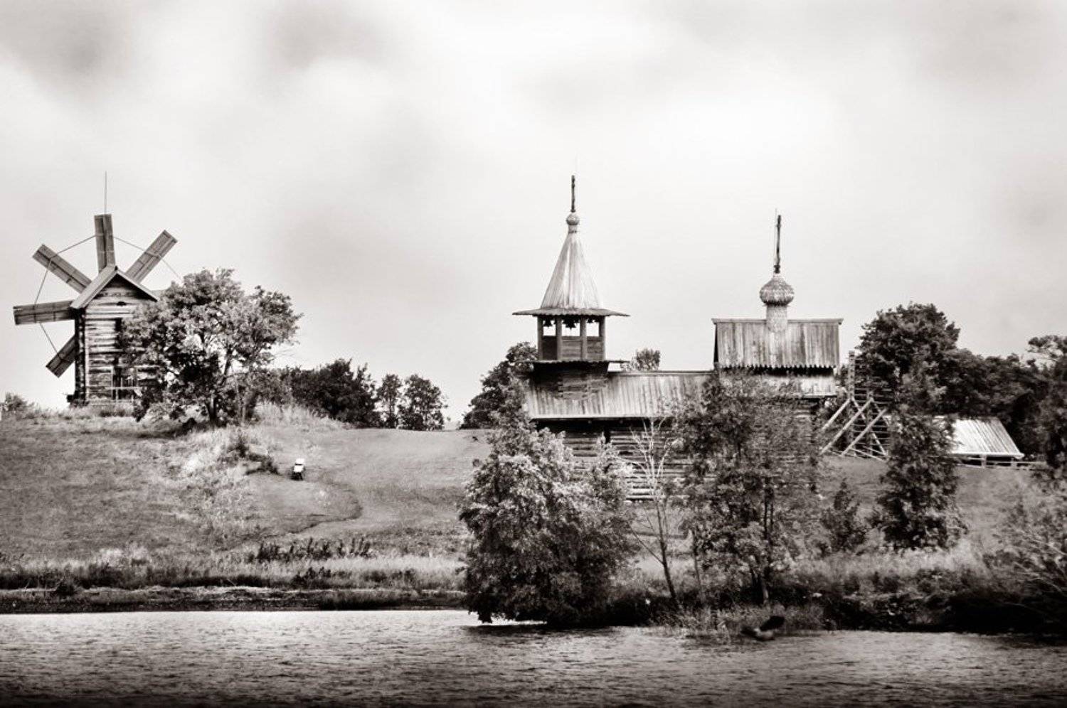 кижи,,небо,время,пугачев,мельница,скамейка, Евгений Пугачев.