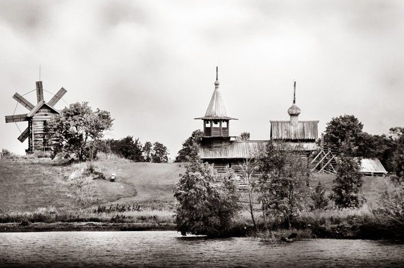 кижи,,небо,время,пугачев,мельница,скамейка Одинокая скамейкаphoto preview