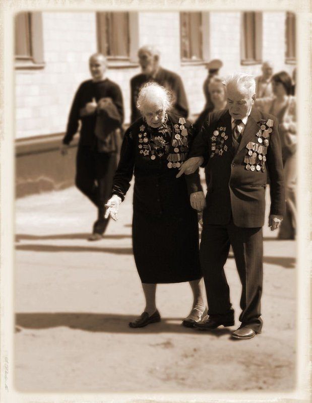 ветераны ,день победы 60 лет вместеphoto preview