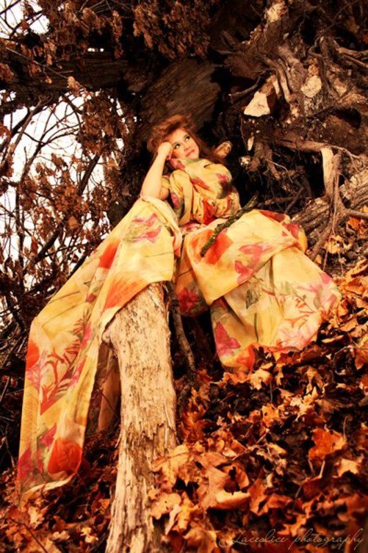 нимфа, осень, зелёный, жёлтый, оранжевый, красный, взгляд, улыбка, девушка Alice lill Fairyphoto preview