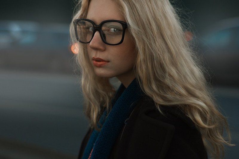 50 1.8, 50mm, 550D, Canon, Блондинка, Девушка, Жёлтый, Красивая, Красный, Очки, Портрет, Портрет девушки, Свет, Синий Аринаphoto preview