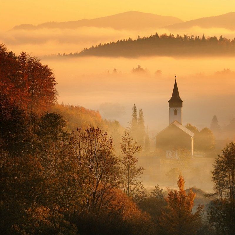 the castle of fog guardphoto preview