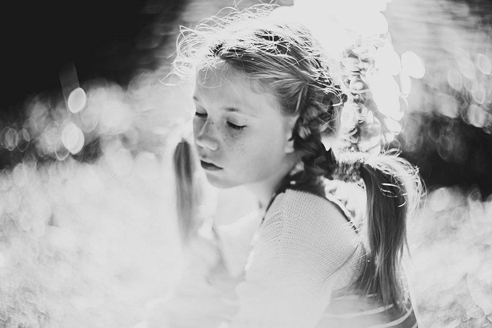 *. Автор: Елена Галицкая helios, блики, девочка, дети, люди, монохром, настроение, чб, Елена Галицкая