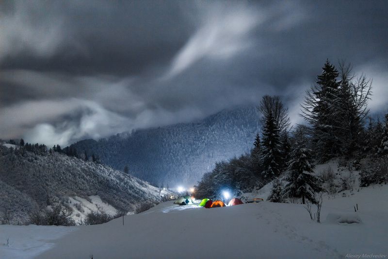 гори, закарпаття, зима, карпати, свидовець, смереки, сутінки, лопухів, лопухов, усть чорна, карпаты, хатки, село, долина  Первый лагерьphoto preview