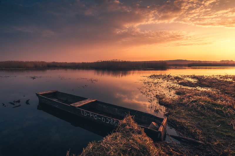 Old boat in the morningphoto preview