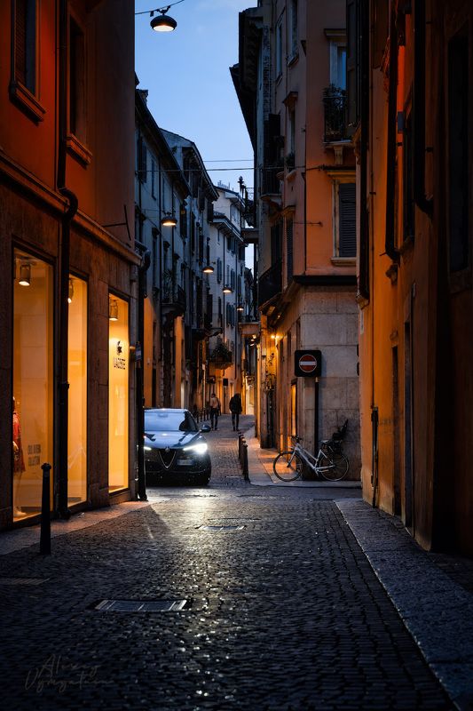 italy, verona, veneto, urban, street, night, lights На улицах Вероныphoto preview
