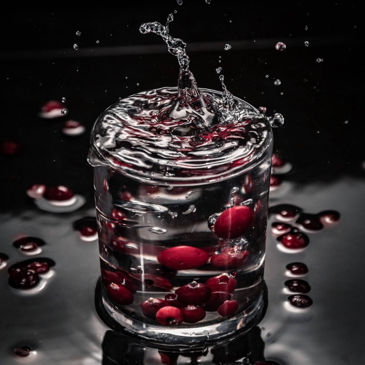 Клюква в стакане. Автор: Алексей Кремнёв , Алексей Кремнёв