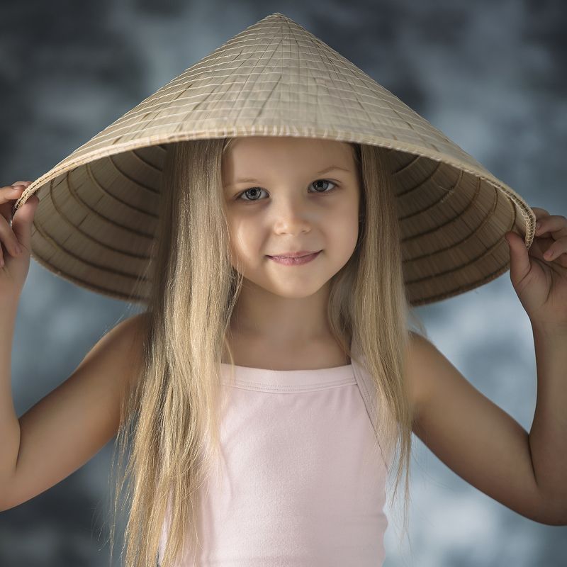 девочка, ребенок, портрет, студия, профиль Портрет прекрасной невьетнамочки фото превью