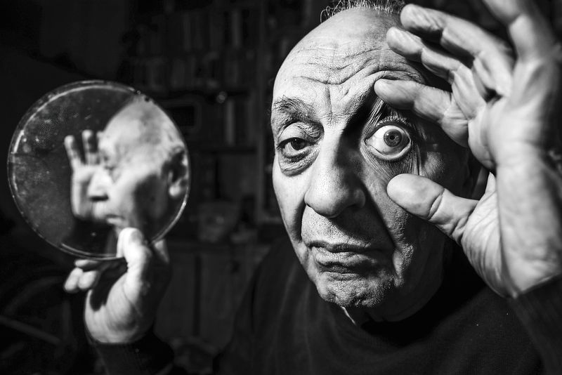 ,man  , mirror, black  , blackandwhite, /, fineart, /, room, /old old manphoto preview