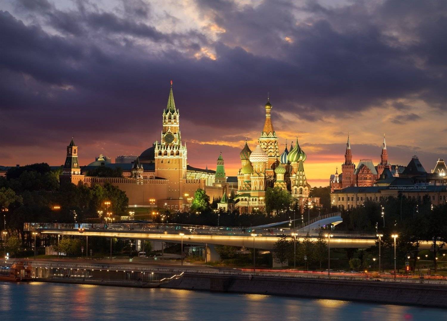 Московский Кремль. Автор: Артём Мирный книга владыка моря, москва, артем мирный, moscow, artyom mirniy, kremlin, кремль, небо, башни, art, hdr, cityscape, Артём Мирный