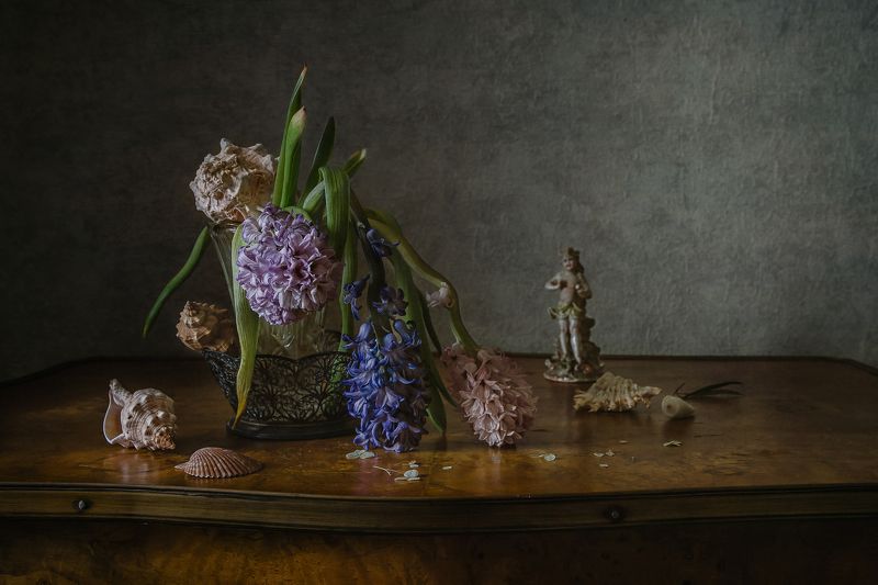 натюрморт, стекло, цветы, гиацинты, ракушки, статуэтка Про гиацинтыphoto preview