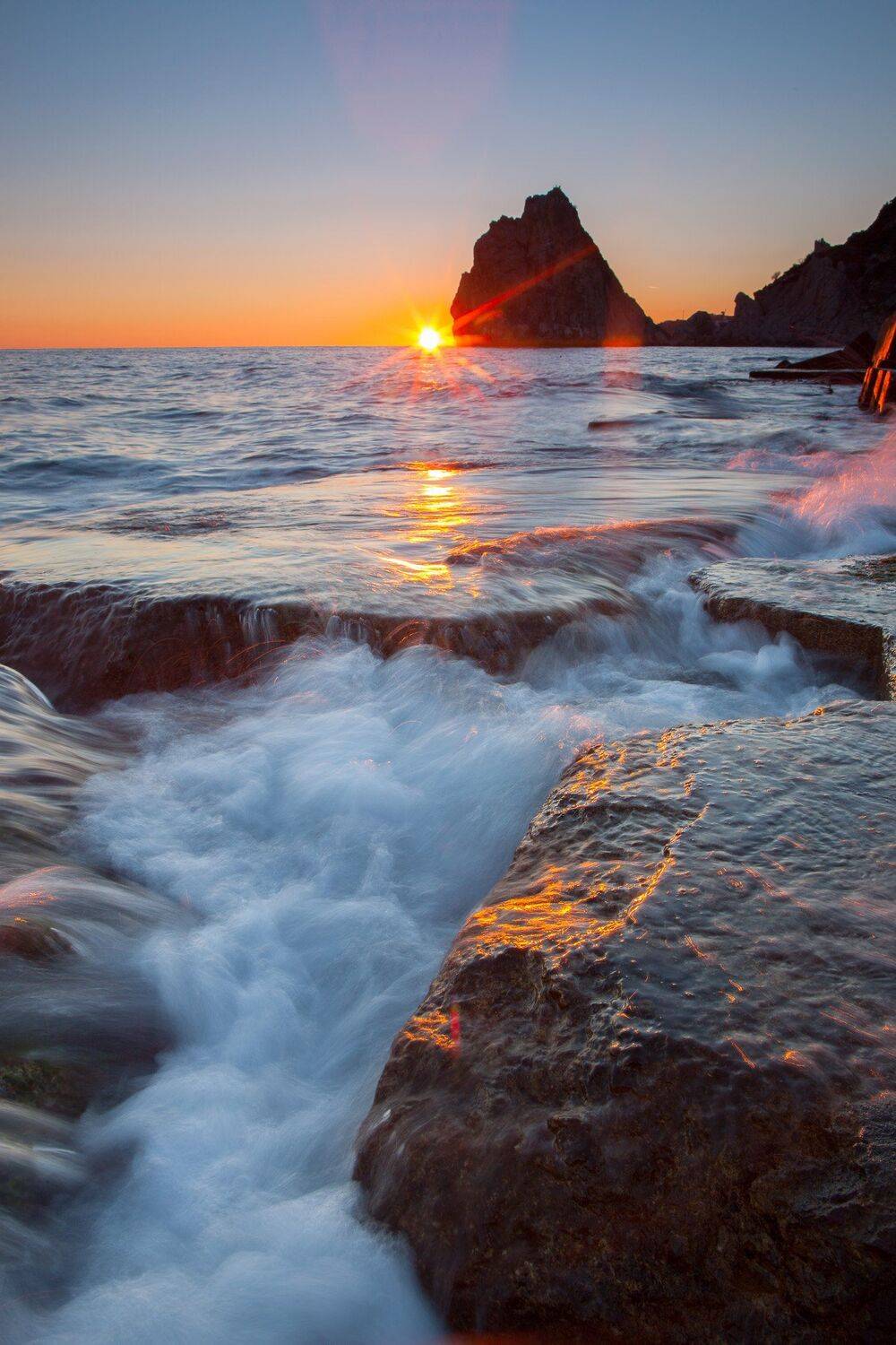 Скала Дива. Автор: Serge Titov симеиз, скала дива, крым, ялта, шторм в ялте, шторм, волна, пляж, гора кошка, кацивели, черное море, Serge Titov