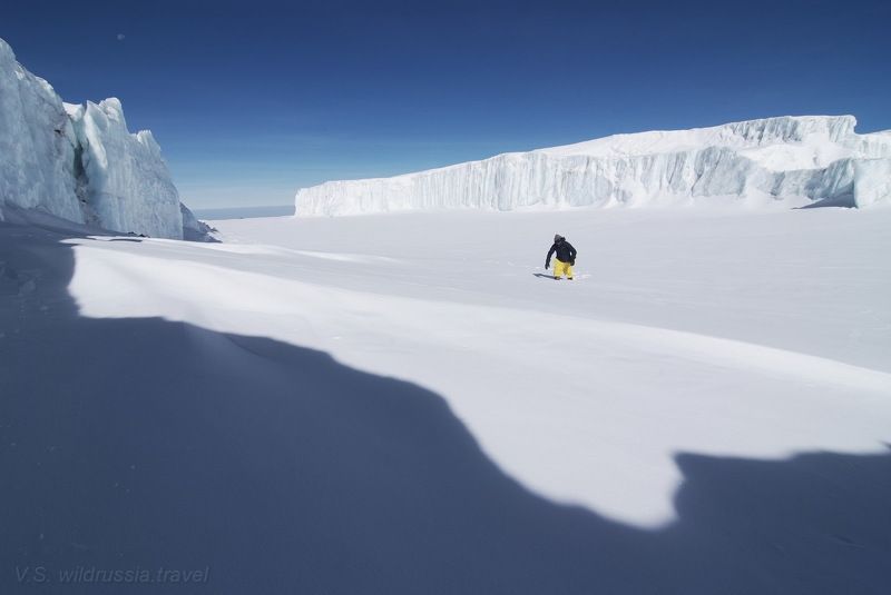 килиманджаро, вершина, восхождение, спорт, экстрим, высота, альпинизм, снег, ледник, кратер, тень, горы, танзания, путешествие, приключение, шагнивнеизведанное Снега Килиманджаро - 2photo preview