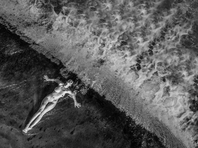 girl, nude, water, lay Fallphoto preview