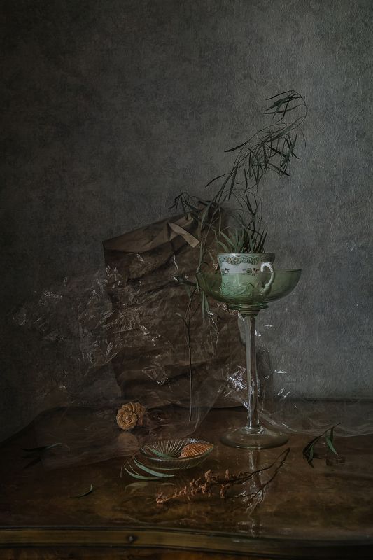 натюрморт, стекло, фарфор, ракушки Мятый хрустальphoto preview