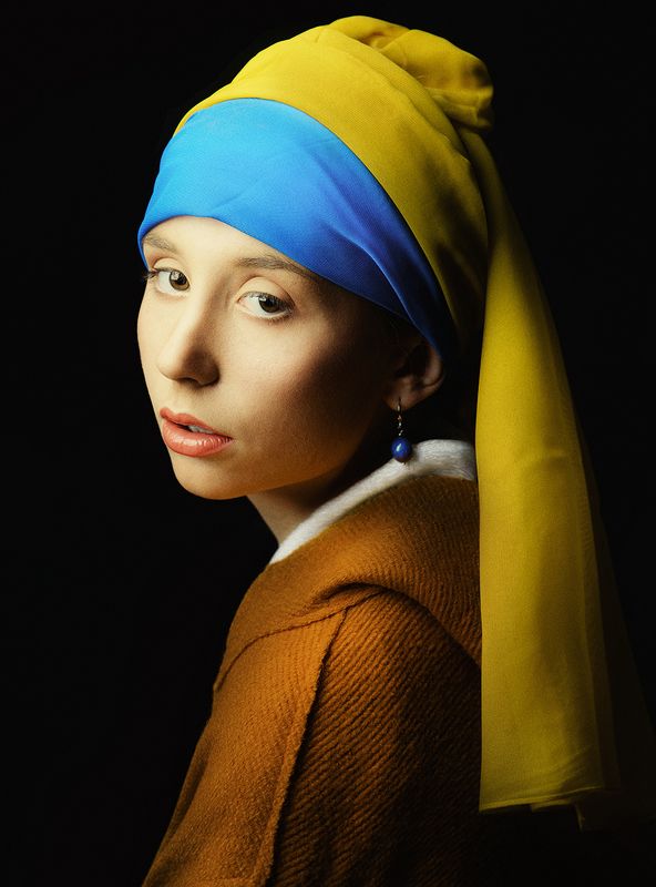 девушка с жемчужной сережкойphoto preview