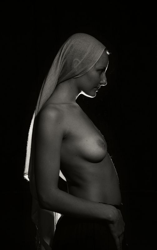 девушка портрет ню чб палантин платок грудь Палантинphoto preview